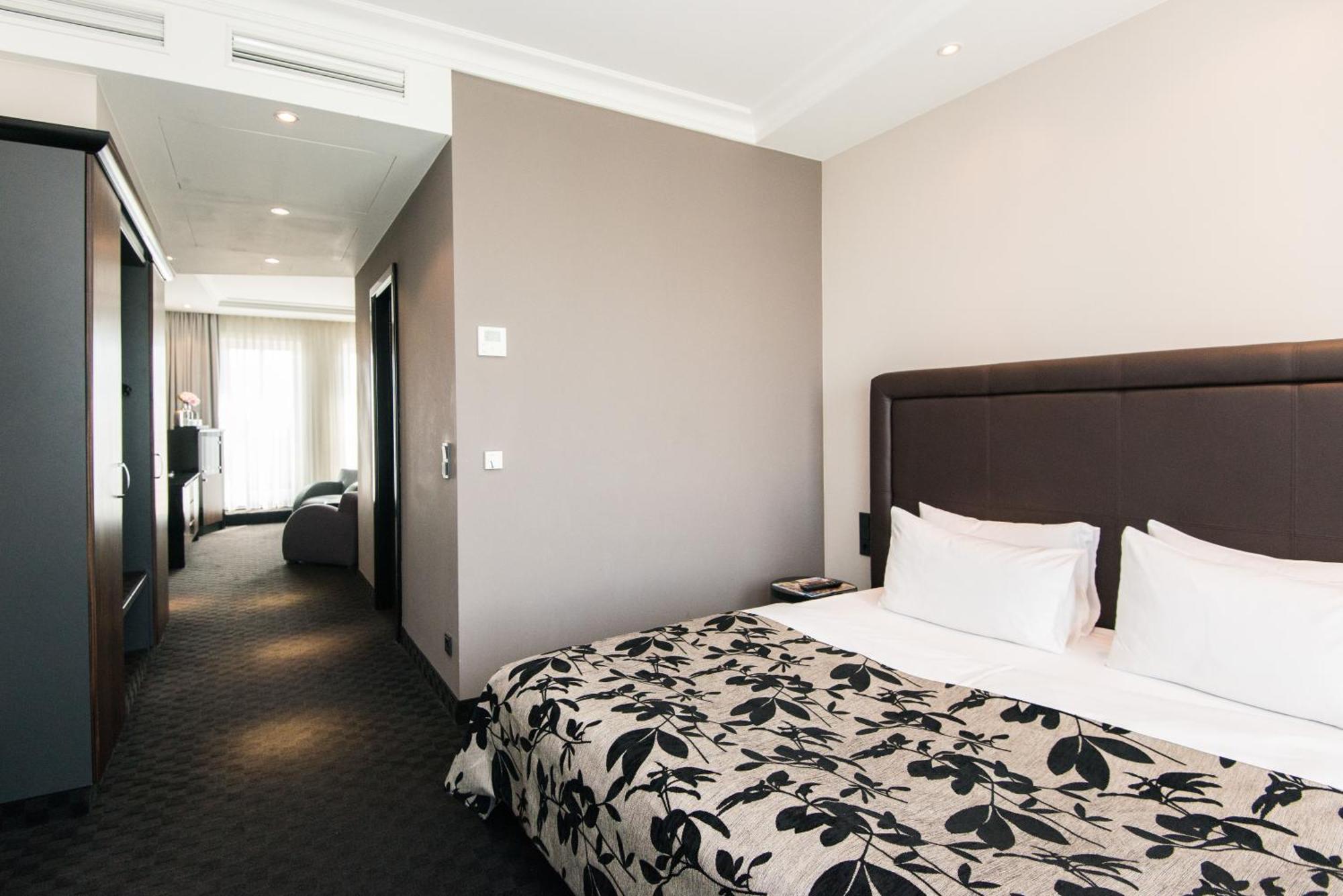 New Berlin Hotel Екстериор снимка