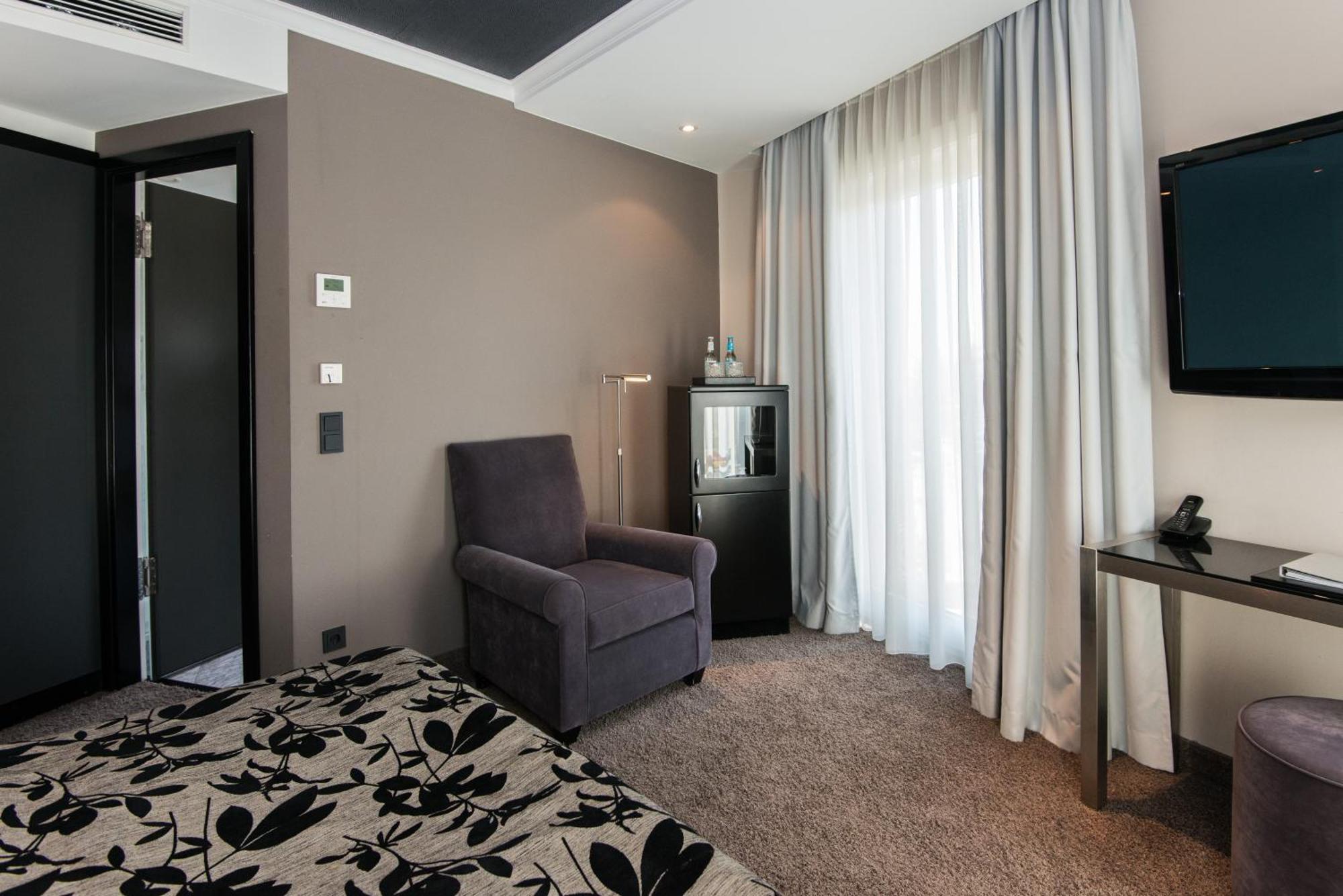 New Berlin Hotel Екстериор снимка