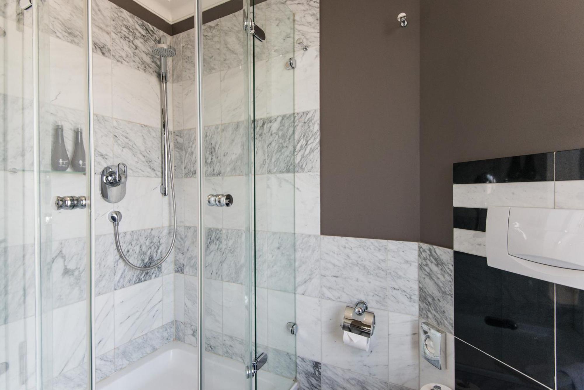 New Berlin Hotel Екстериор снимка