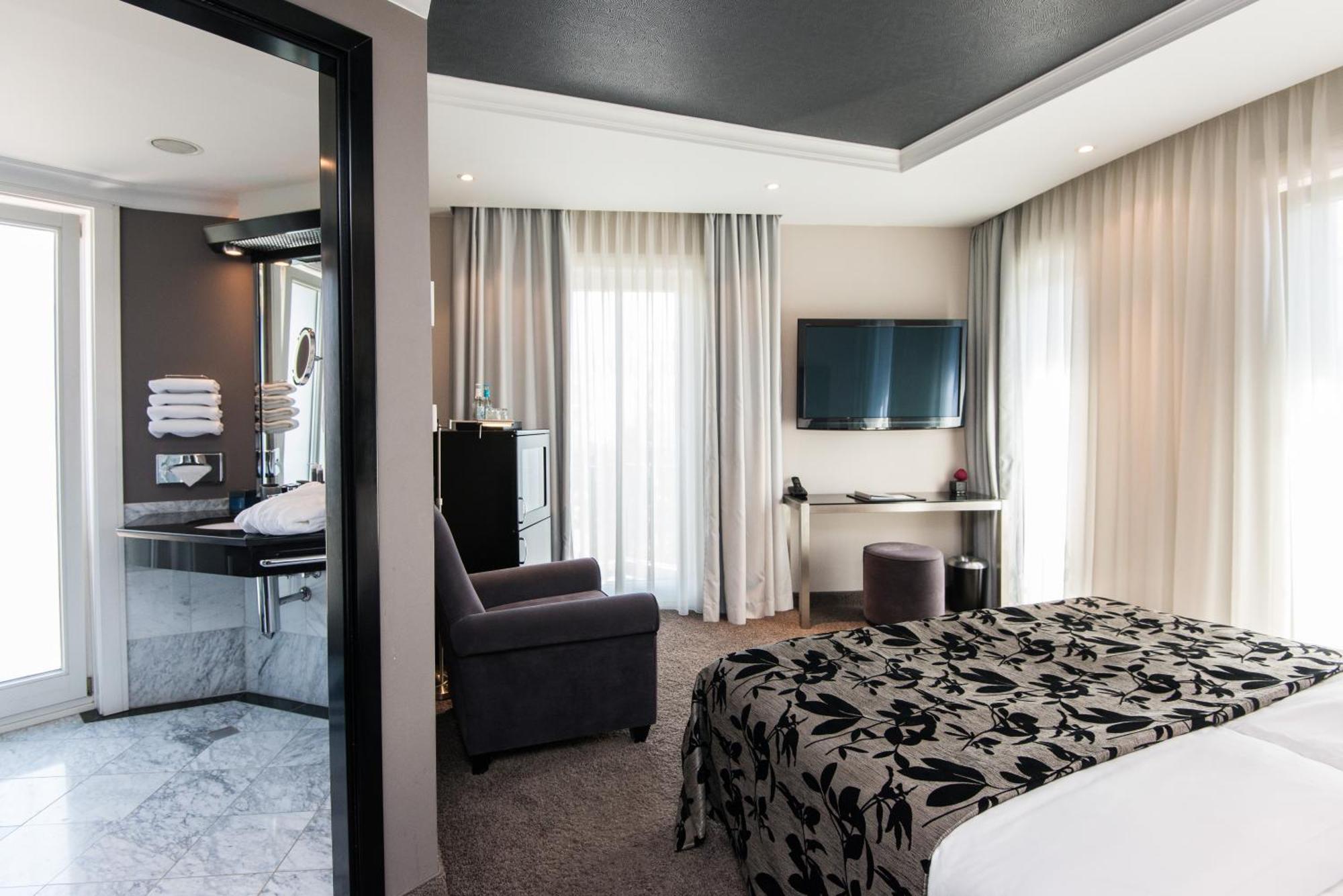 New Berlin Hotel Екстериор снимка