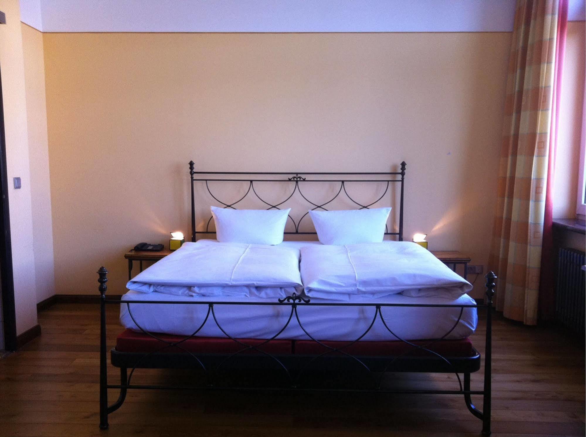 New Berlin Hotel Екстериор снимка