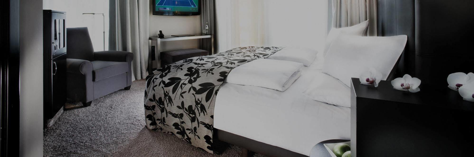 New Berlin Hotel Екстериор снимка