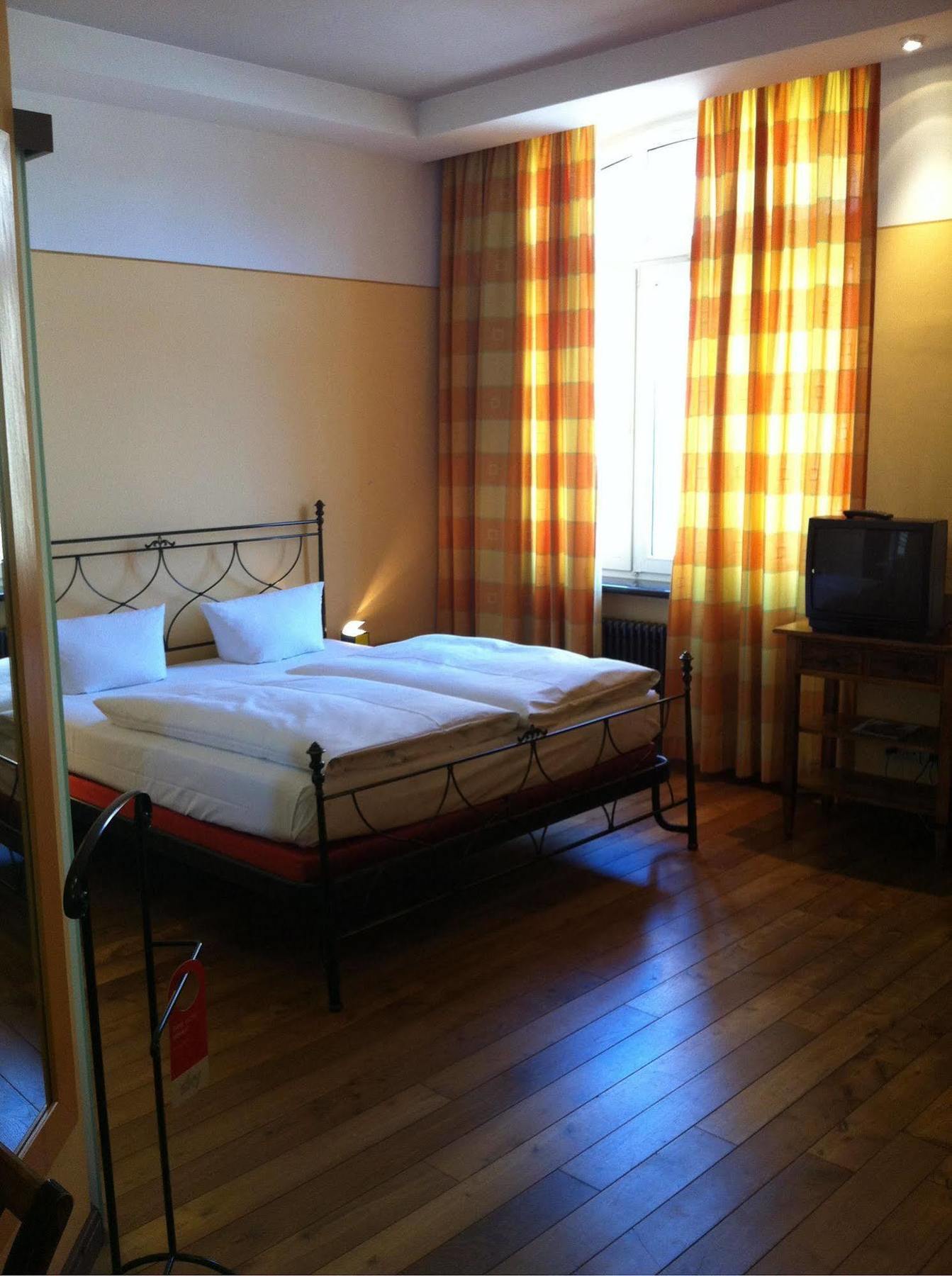 New Berlin Hotel Екстериор снимка